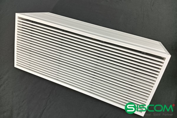 Mặt trước cửa gió che dàn lạnh treo tường